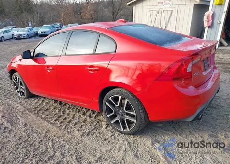 2017 Volvo S60 T5 Dynamic z USA, uszkodzony, nr VIN YV140MTL4H2433247
